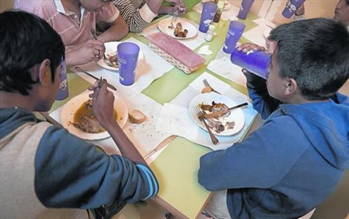 El comedor de la Associació d’Educació Integral Raval, ayer. El comedor de la Associació d’Educació Integral Raval, ayer.