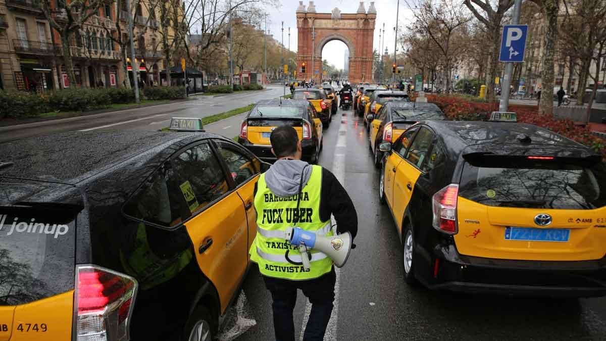 Los taxistas de Barcelona vuelven a la huelga por las VTC el 18 de mayo. Así lo explica Tito Álvarez, portavoz de Élite Taxi.
