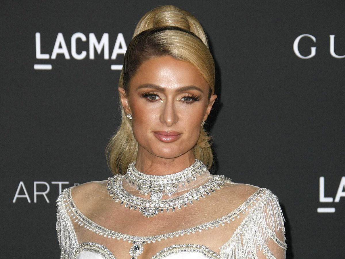 Paris Hilton contrata a un equipo de médiums y detectives para encontrar a su perra desaparecida Paris Hilton contrata a un equipo de médiums y detectives para encontrar a su perra desaparecida