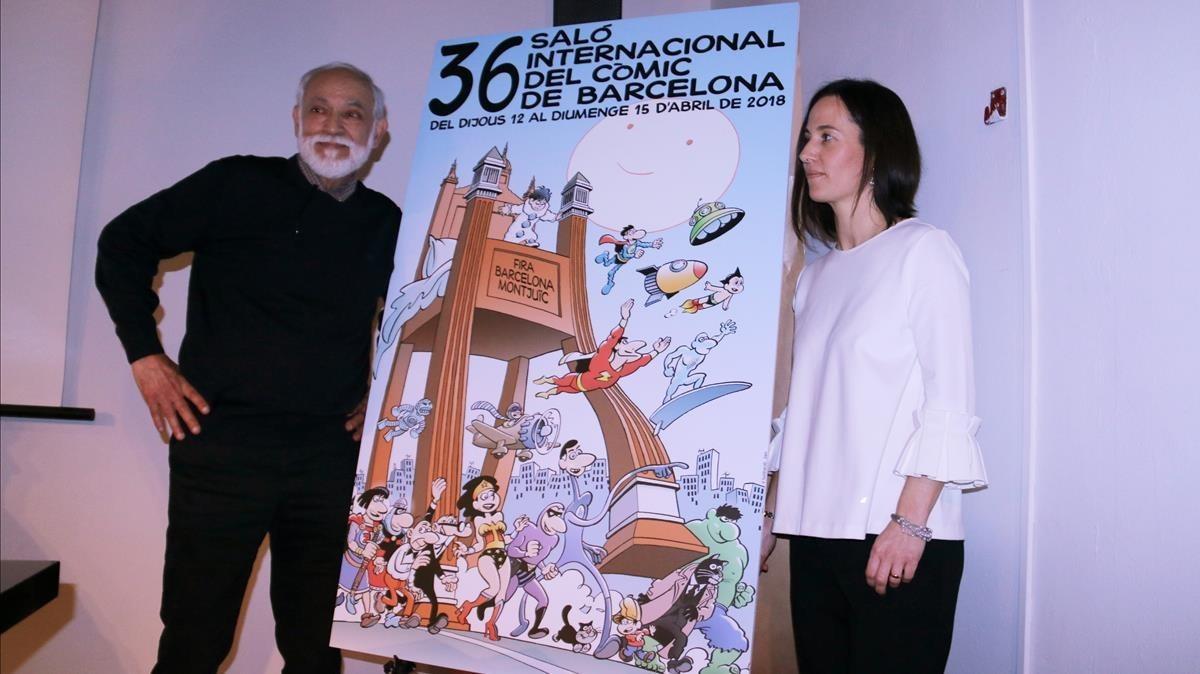 Jan, junto al cartel del próximo Salón del Cómic de Barcelona, obra suya, y la directora del festival, Meritxell Puig. 