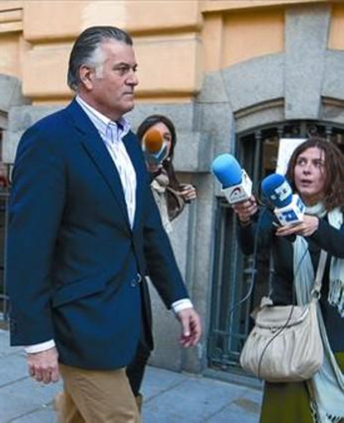 Luis Bárcenas, el 8 de abril del 2010, tras dimitir como tesorero. Luis Bárcenas, el 8 de abril del 2010, tras dimitir como tesorero.