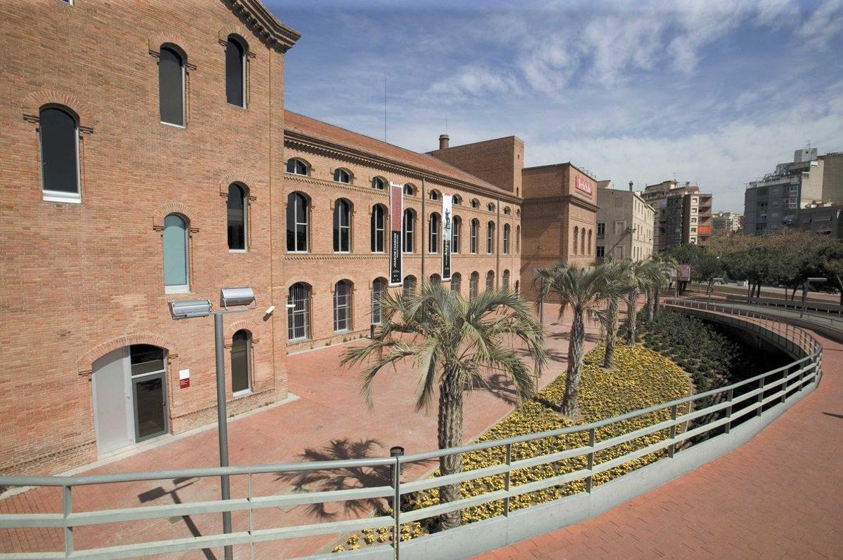 El préstec de llibres electrònics creix un 234% al març a l'Hospitalet El préstec de llibres electrònics creix un 234% al març a l'Hospitalet
