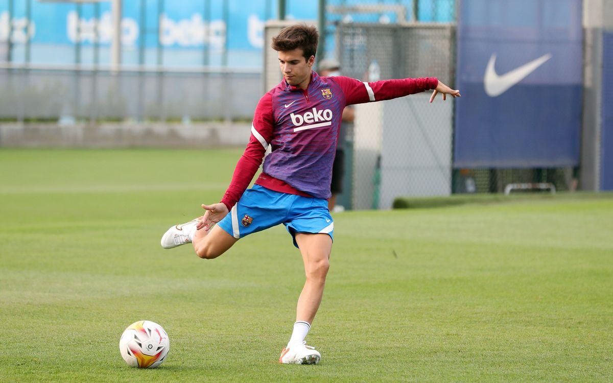 Riqui Puig, en el entrenamiento del Barça en la ciudad deportiva. Riqui Puig, en el entrenamiento del Barça en la ciudad deportiva.