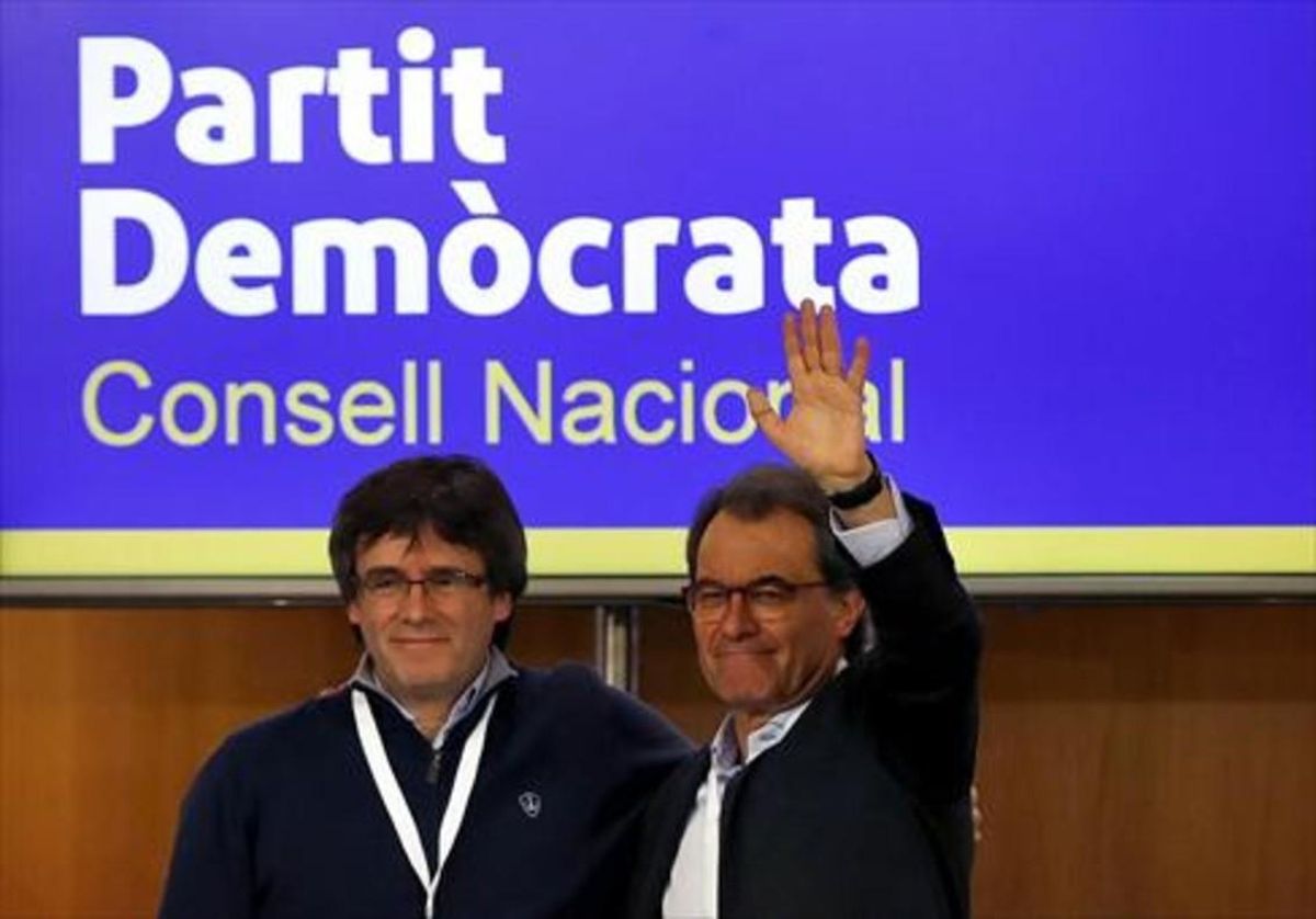 Carles Puigdemont y Artur Mas, ayer en el Consell del PDECat. Carles Puigdemont y Artur Mas, ayer en el Consell del PDECat.