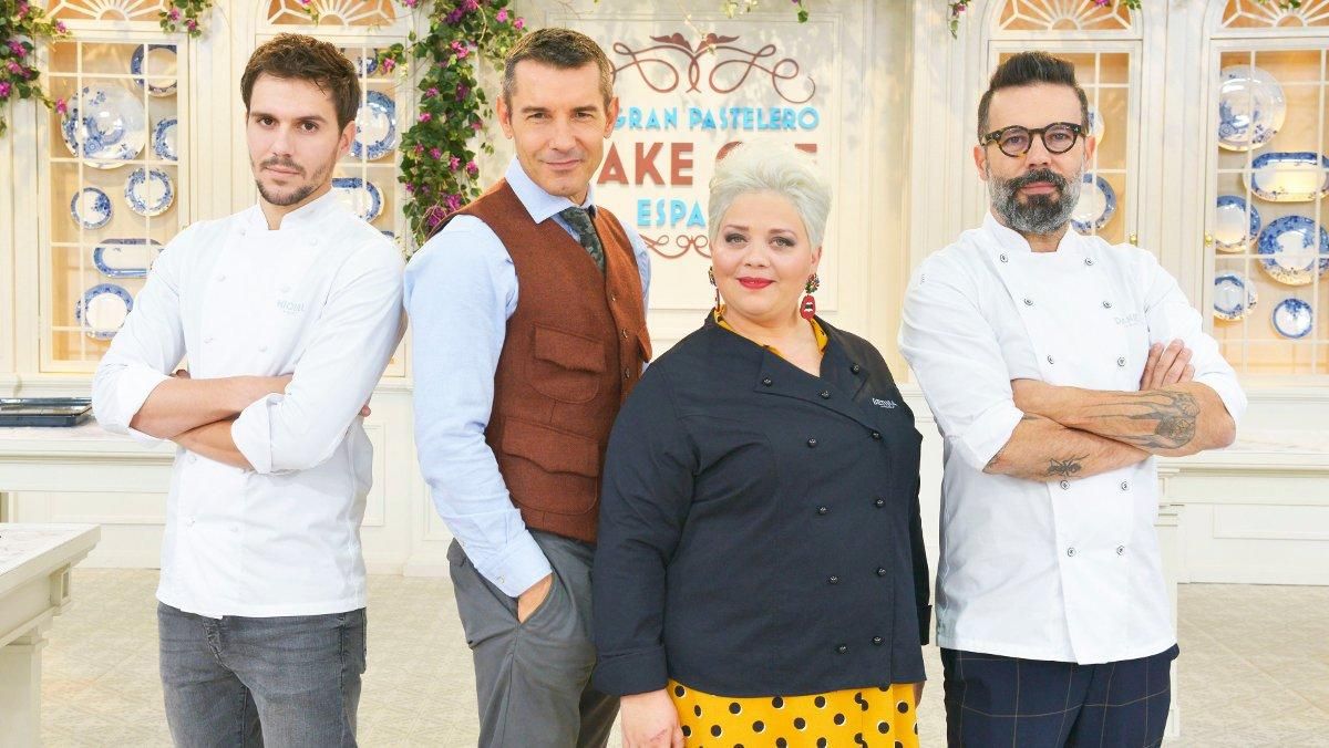 El presentador Jesús Vázquez, con los tres jueces del nuevo concurso gastronómico de Cuatro. El presentador Jesús Vázquez, con los tres jueces del nuevo concurso gastronómico de Cuatro.