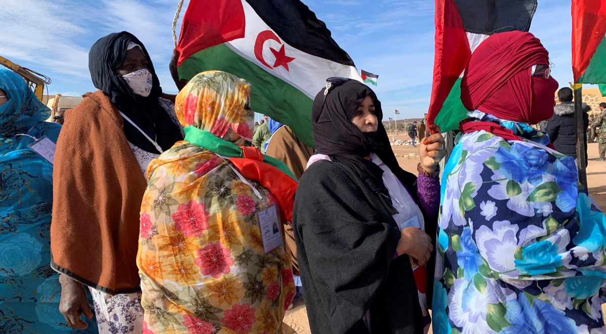 Varias mujeres acuden al XV Congreso del Frente Polisario, celebrado en la región liberada de Tifariti. Varias mujeres acuden al XV Congreso del Frente Polisario, celebrado en la región liberada de Tifariti.