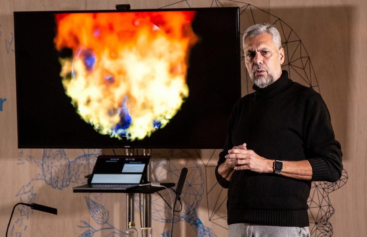 Enrique Dans aborda en ’Viviendo en el futuro’ cómo la tecnología está cambiando nuestro mundo. Enrique Dans aborda en ’Viviendo en el futuro’ cómo la tecnología está cambiando nuestro mundo.