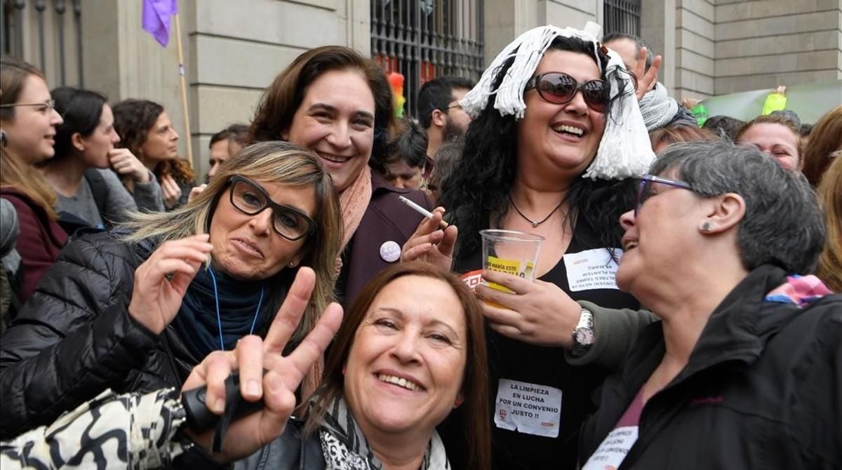 Colau avisa: "O se escucha a las mujeres o la economía se para" Colau avisa: "O se escucha a las mujeres o la economía se para"