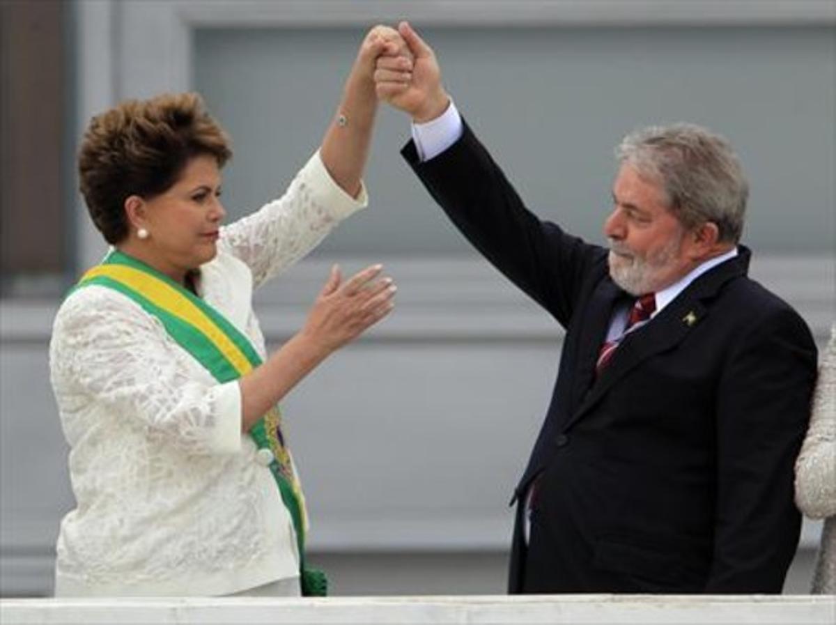 La presidenta del Brasil, Dilma Rousseff, acompañada del exdirigente de su partido y expresidente Lula da Silva. La presidenta del Brasil, Dilma Rousseff, acompañada del exdirigente de su partido y expresidente Lula da Silva.