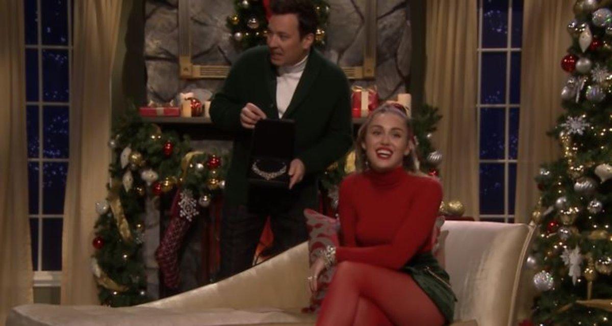 Miley Cyrus converteix una clàssica nadala en un himne feminista