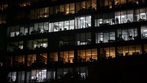 La pujada rècord de la llum provoca la fugida de 450.000 clients de la tarifa regulada en sis mesos