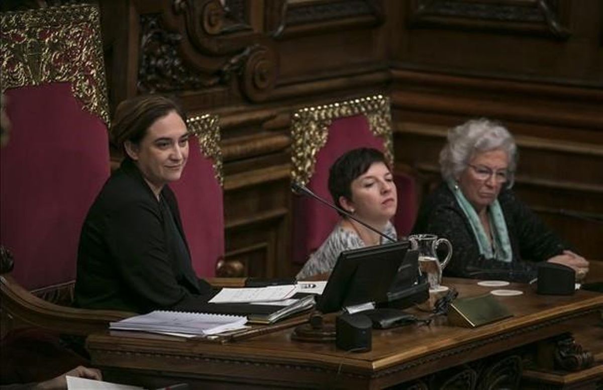 Colau, durante el pleno municipal del pasado viernes. Colau, durante el pleno municipal del pasado viernes.