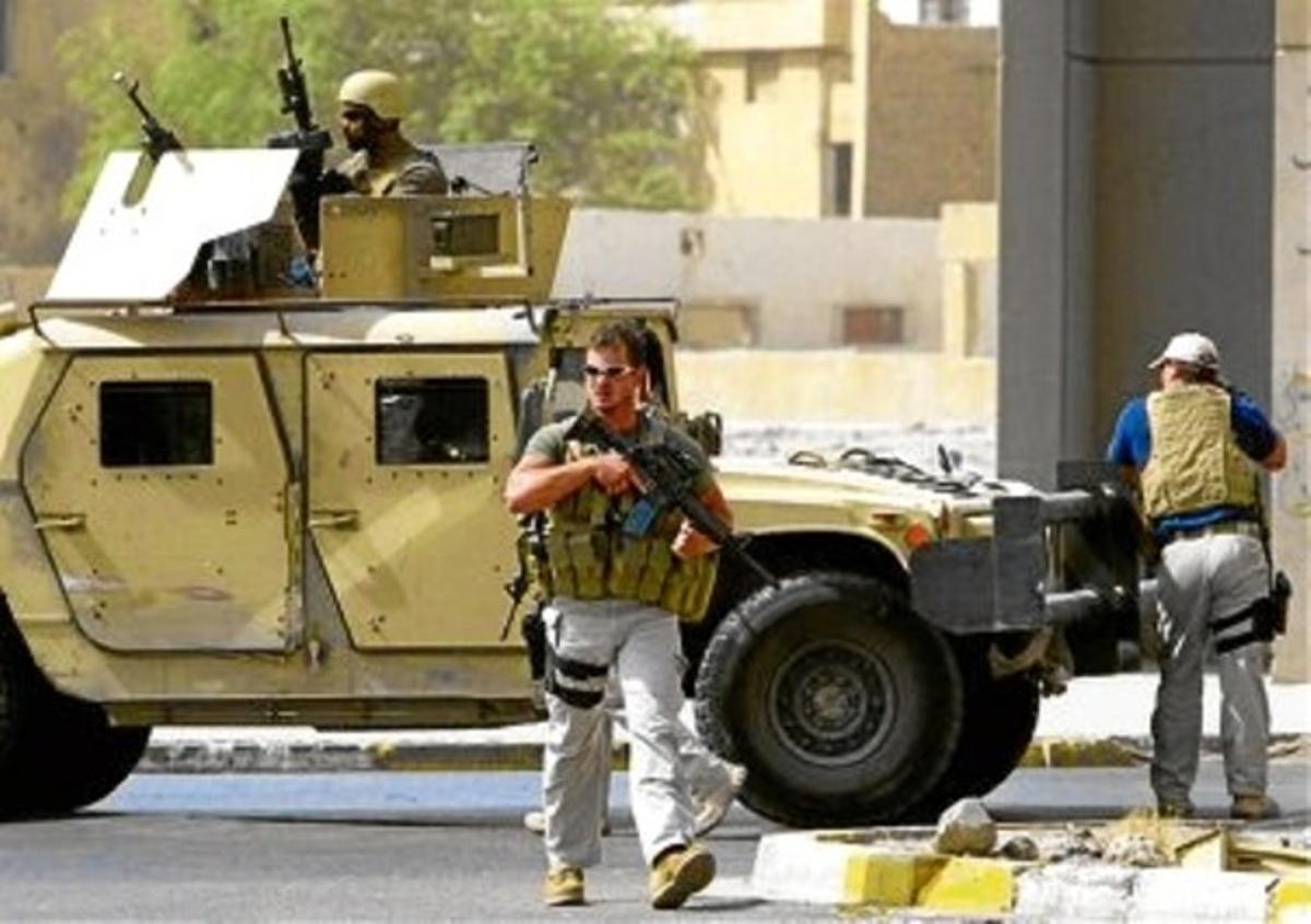 Mercenarios de Blackwater controlan las inmediaciones de la Embajada de Irán en Bagdad en julio del 2005.
