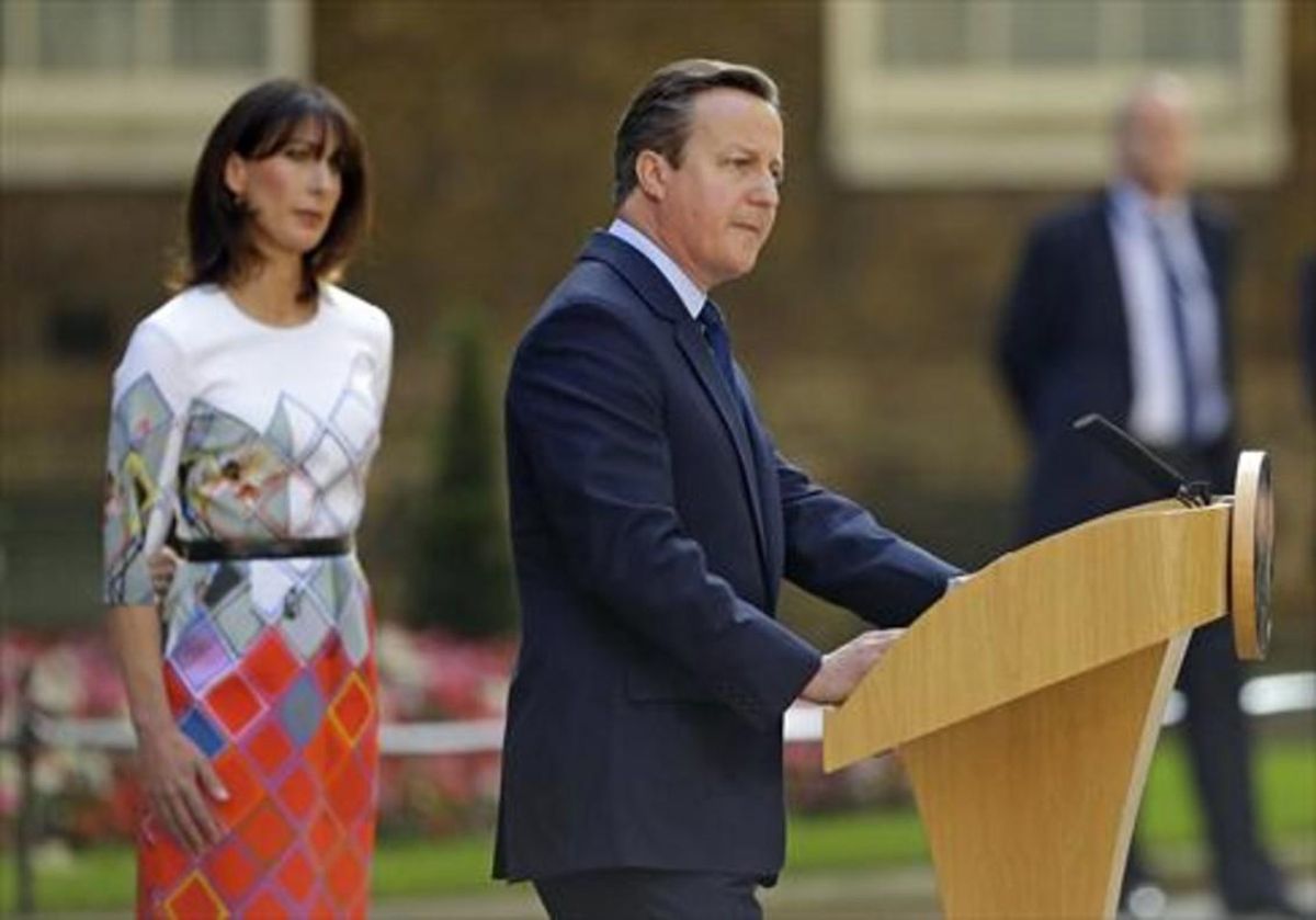 El anuncio 8David Cameron, con su esposa, Samantha, en junio, cuando comunicó su renuncia. El anuncio 8David Cameron, con su esposa, Samantha, en junio, cuando comunicó su renuncia.