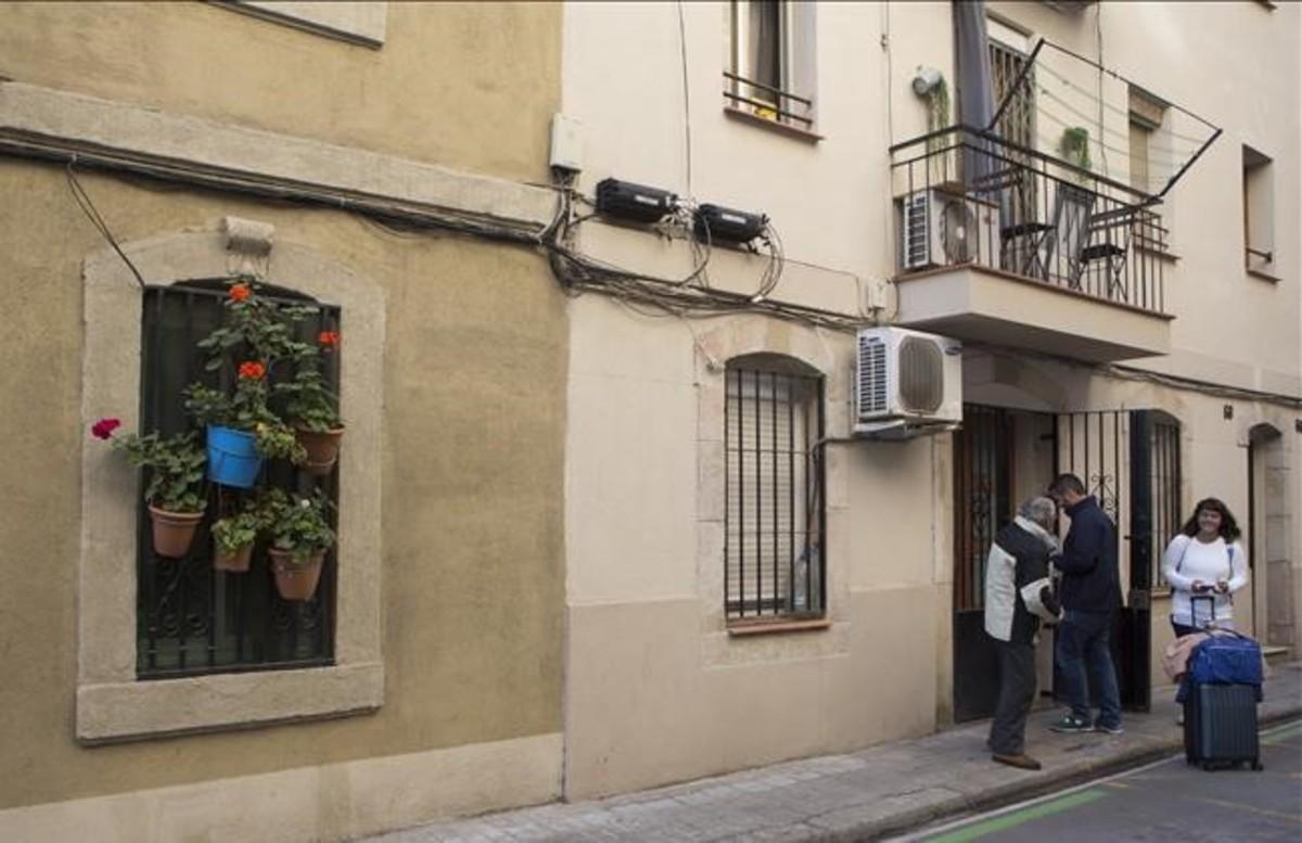 Turistas alojados en el barrio de la Barceloneta.