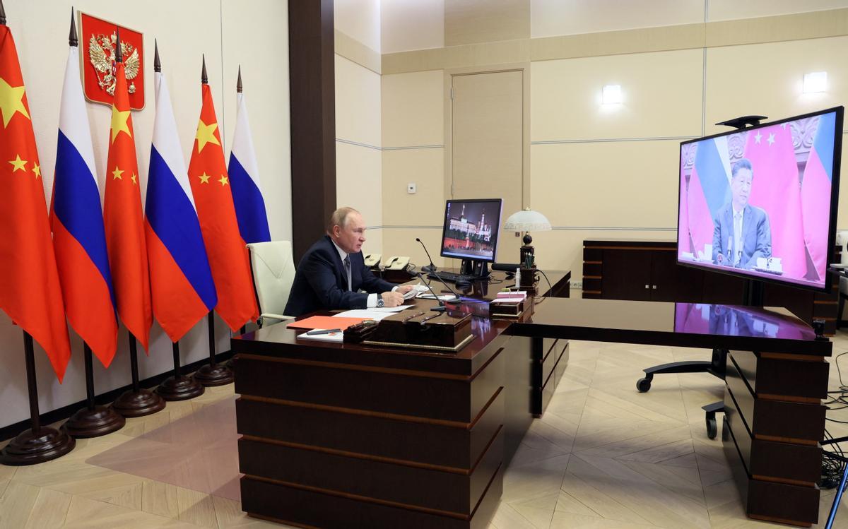 El presidente de Rusia, Vladimir Putin, durante la teleconferencia con el presidente chino, Xi Jinping.