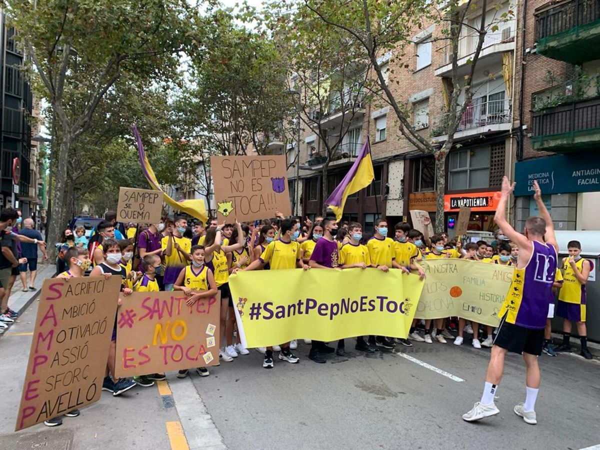 Manifestación en Badalona por el CB Sant Josep. Manifestación en Badalona por el CB Sant Josep.