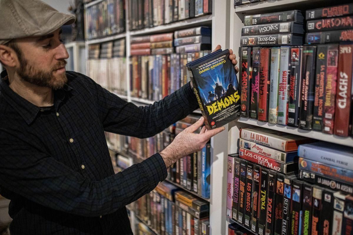 Hasta 50.000 euros por cinta: los últimos coleccionistas de VHS hacen fortuna con los vídeos que tú has tirado Hasta 50.000 euros por cinta: los últimos coleccionistas de VHS hacen fortuna con los vídeos que tú has tirado