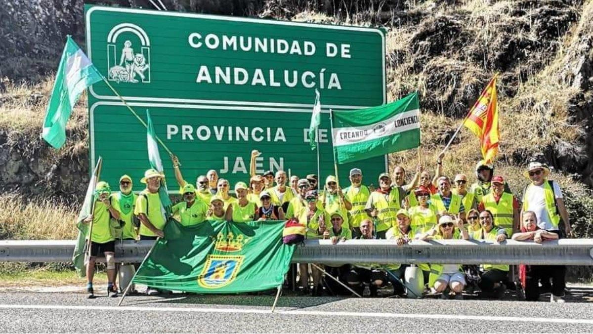 Columna sur de la Marcha de Pensionistas entrando en la provincia de Jaén, de camino a Madrid. Columna sur de la Marcha de Pensionistas entrando en la provincia de Jaén, de camino a Madrid.