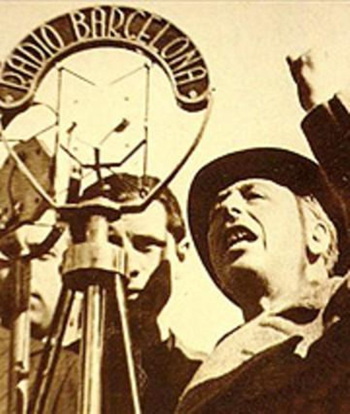 El presidente Companys habla a través de Radio Barcelona. El presidente Companys habla a través de Radio Barcelona.