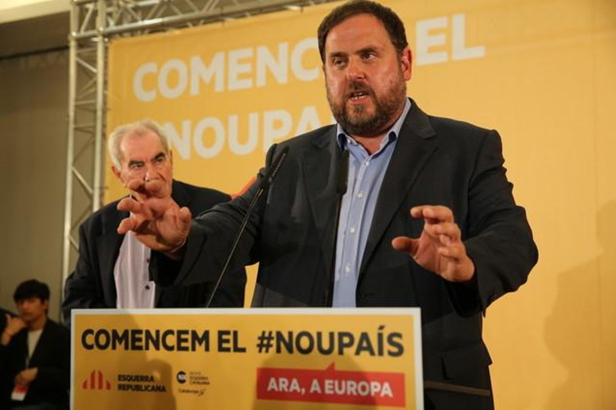 Oriol Junqueras se dirige a la militancia, la noche electoral en la sede de ERC en Barcelona. Oriol Junqueras se dirige a la militancia, la noche electoral en la sede de ERC en Barcelona.