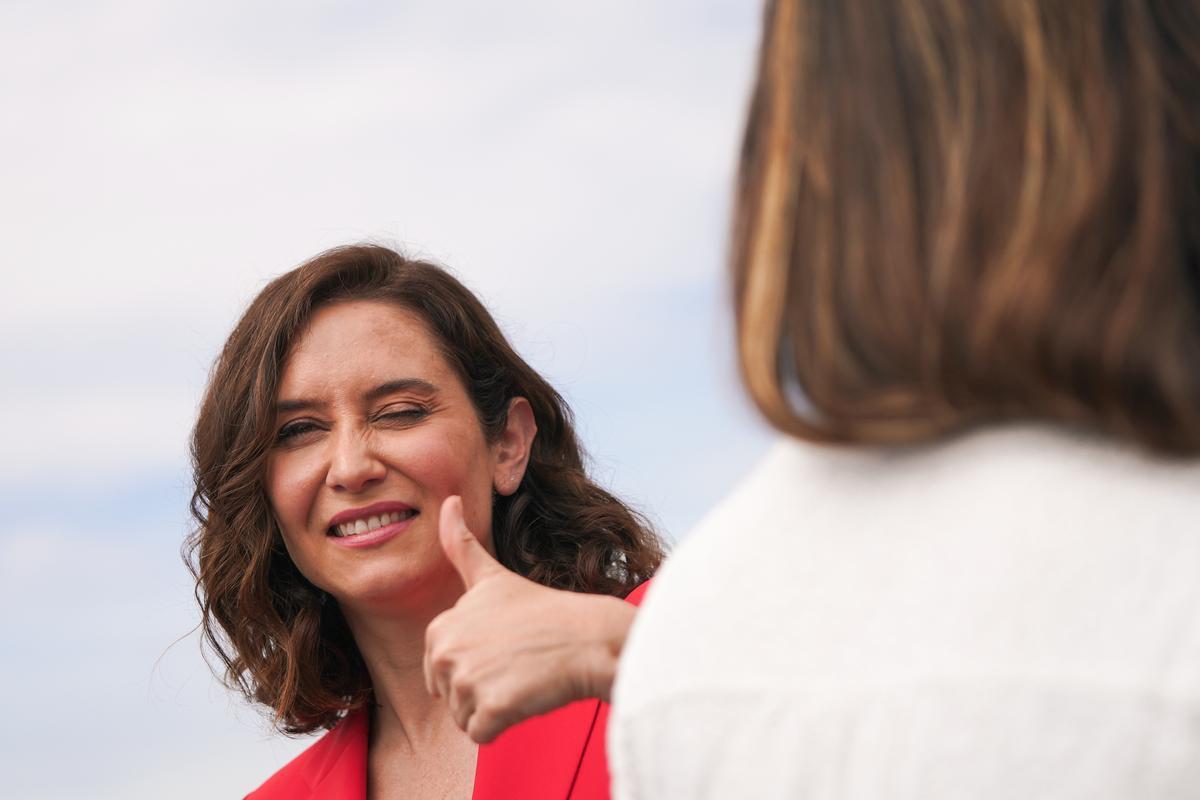 La Sorprendente Campaña De Ayuso Inunda De 'memes' Las Rede Sociales