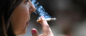 El tabaquismo casi triplica en 20 años la tasa de cáncer de pulmón en las mujeres