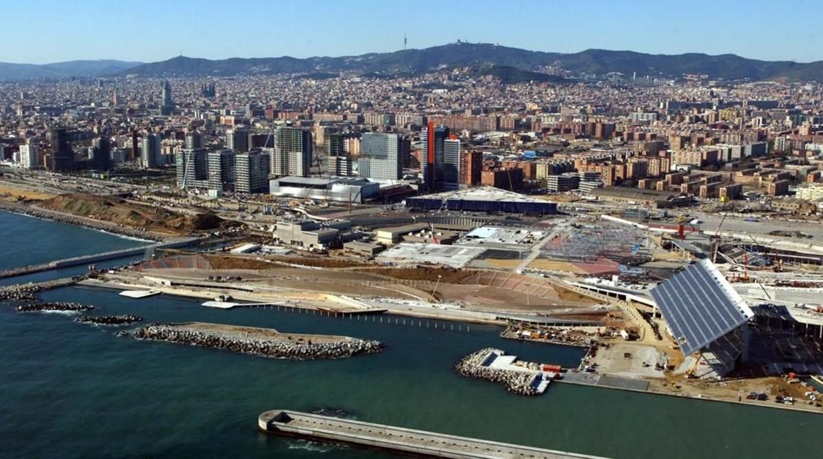 Vista aérea de las obras del Fòrum, una de las grandes actuaciones en la ciudad en las que participó Barcelona Regional. Vista aérea de las obras del Fòrum, una de las grandes actuaciones en la ciudad en las que participó Barcelona Regional.