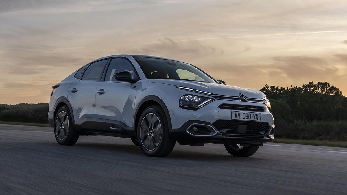 Citroën combina lo mejor de los SUV y las berlinas con los nuevos C4 X y ë-C4 X Citroën combina lo mejor de los SUV y las berlinas con los nuevos C4 X y ë-C4 X