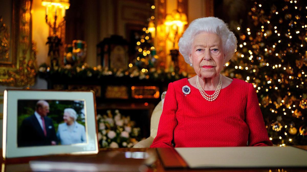 La reina Isabel ll posando en el dia del mensaje de navidad 