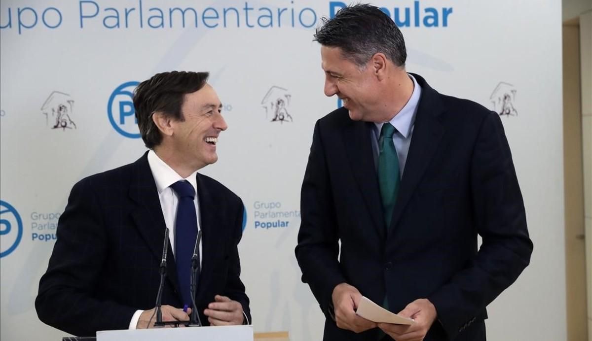 El portavoz del grupo parlamentario en el Congreso, Rafa Hernando, y el candidato a la Generalitat por el PPC, Xavier García Albiol, en la Cámara baja este jueves. El portavoz del grupo parlamentario en el Congreso, Rafa Hernando, y el candidato a la Generalitat por el PPC, Xavier García Albiol, en la Cámara baja este jueves.