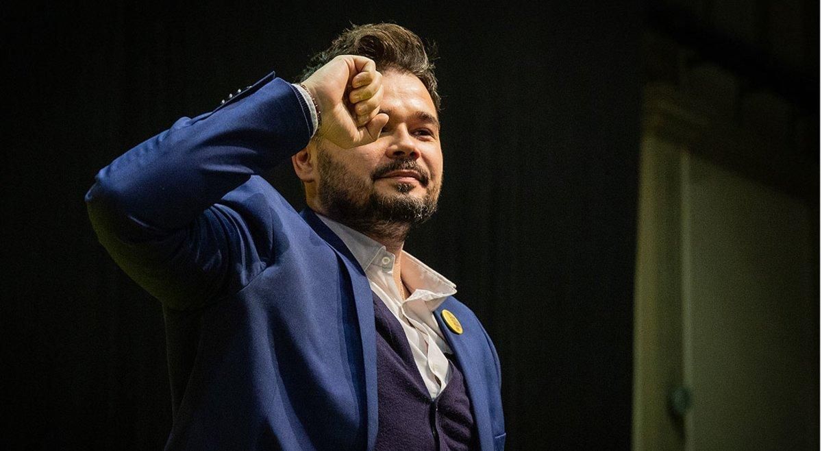 Gabriel Rufian, durante la noche electoral del 10-N en la estación del Nord de Barcelona. Gabriel Rufian, durante la noche electoral del 10-N en la estación del Nord de Barcelona.