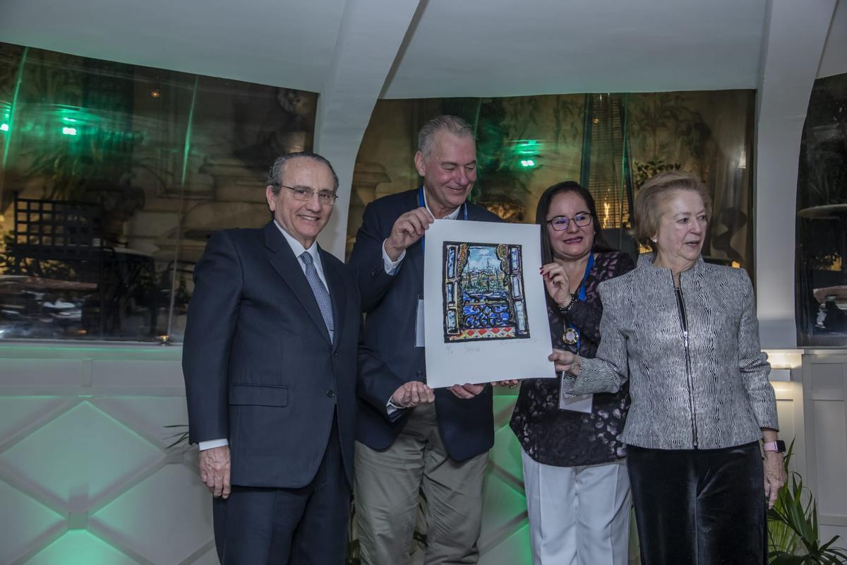 Editores europeos y latinoamericanos reconocen a Javier Moll y Arantza Sarasola por su labor durante 45 años