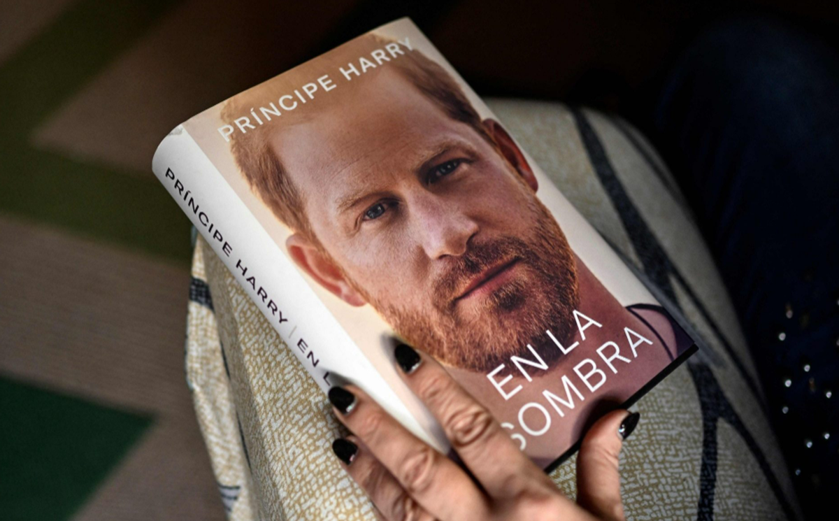 El libro del príncipe Enrique, número 1 en ventas en España y el resto del mundo