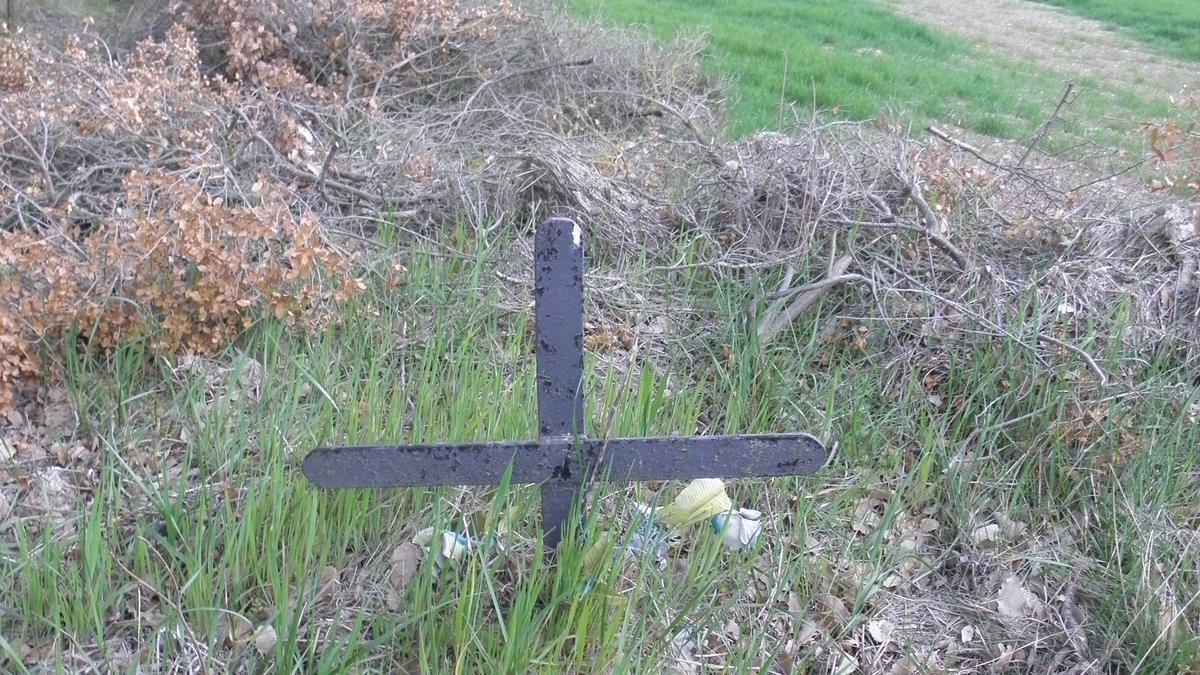La cruz en recuerdo al soldado Lizana. 