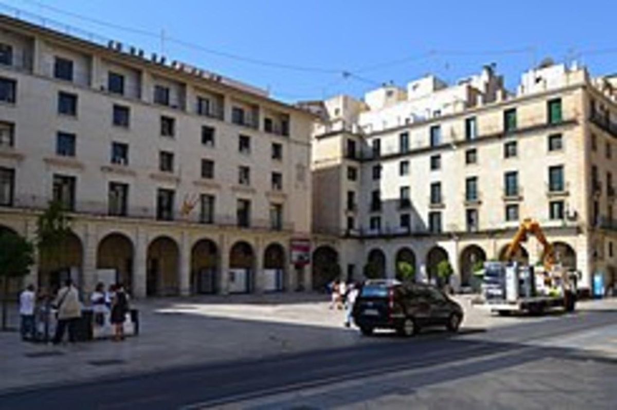 La Audiencia Provincial de Alicante. La Audiencia Provincial de Alicante.