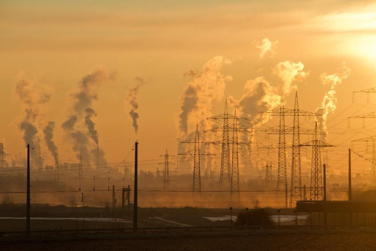 Las emisiones industriales son uno de los factores que contribuyen al cambio climático.