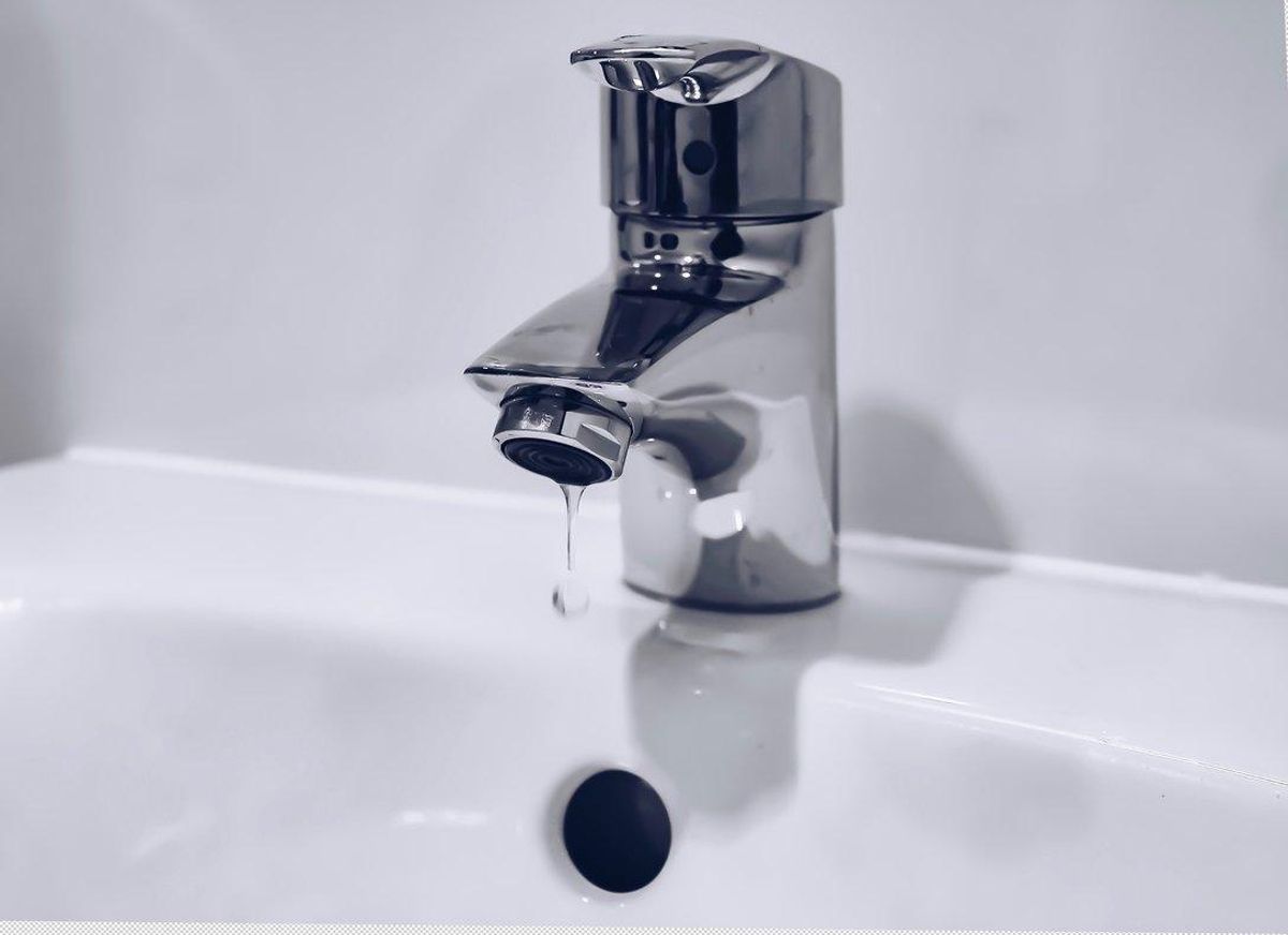 Según los últimos datos del INE, publicados a finales del año pasado y que datan de 2016, el coste del agua se situó en 1,95 euros por metro cúbico. Según los últimos datos del INE, publicados a finales del año pasado y que datan de 2016, el coste del agua se situó en 1,95 euros por metro cúbico.