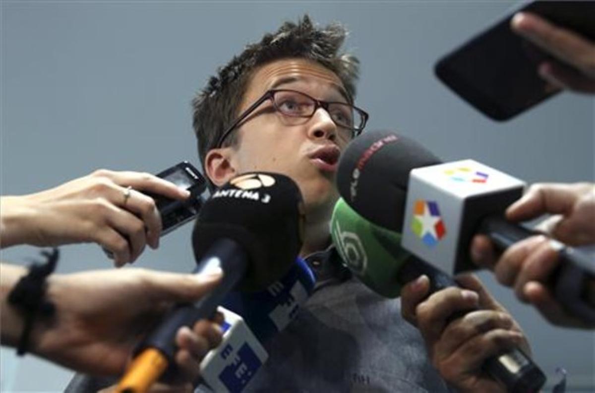 Imagen de archivo de Iñigo Errejón atendiendo a los medios. Imagen de archivo de Iñigo Errejón atendiendo a los medios.