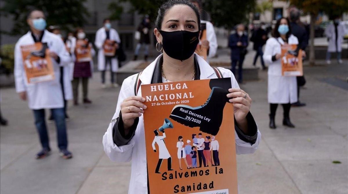 Concentración en Madrid con motivo del inicio de la primera huelga nacional de médicos en 25 años.. Concentración en Madrid con motivo del inicio de la primera huelga nacional de médicos en 25 años..