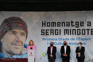 Parets inaugura una escultura en homenatge a l’esportista i exalcalde Sergi Mingote