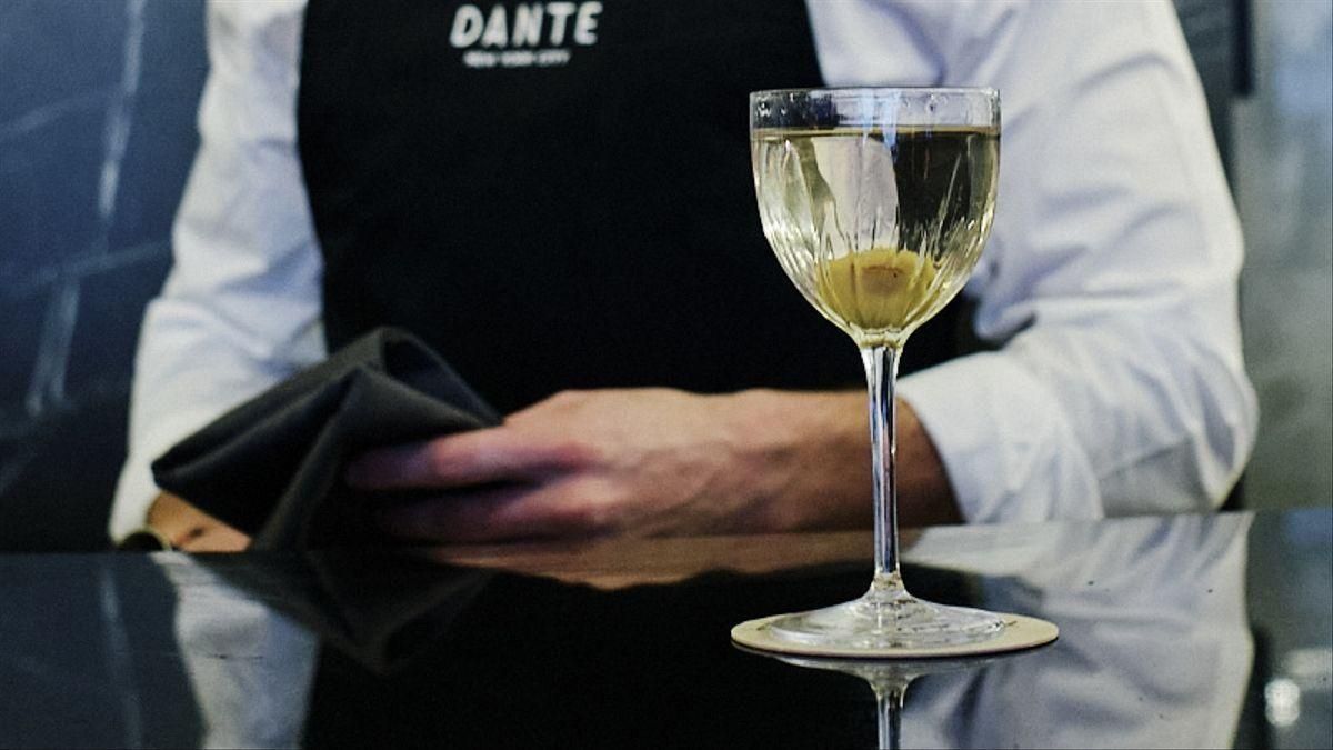 El cóctel Cata Mayor elaborado por Dante, uno de los mejores bares del mundo. El cóctel Cata Mayor elaborado por Dante, uno de los mejores bares del mundo.