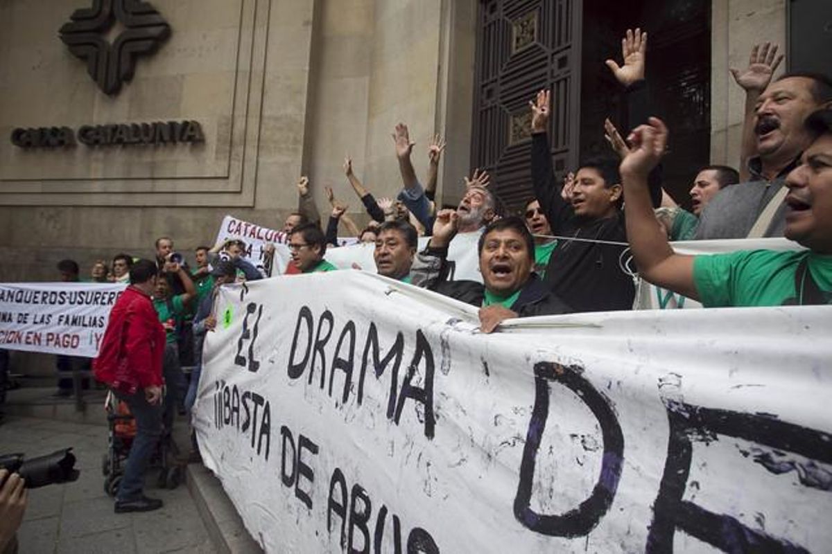 Protesta en Barcelona de los miembros de la Plataforma de Afectados por las Hipotecas. Protesta en Barcelona de los miembros de la Plataforma de Afectados por las Hipotecas.