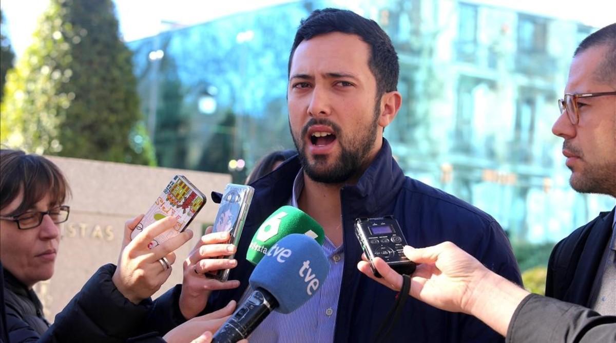 Josep Miguel Arenas, el rapero Valtonyc, atiende a los medios tras ser juzgado por enaltecimiento del terrorismo e injurias a la Corona en la Audiencia Nacional Josep Miguel Arenas, el rapero Valtonyc, atiende a los medios tras ser juzgado por enaltecimiento del terrorismo e injurias a la Corona en la Audiencia Nacional