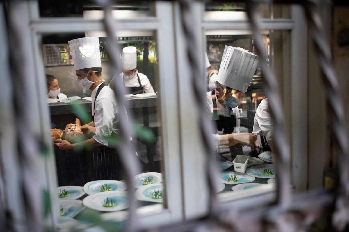 La cocina de El Celler de Can Roca, en acción. La cocina de El Celler de Can Roca, en acción.
