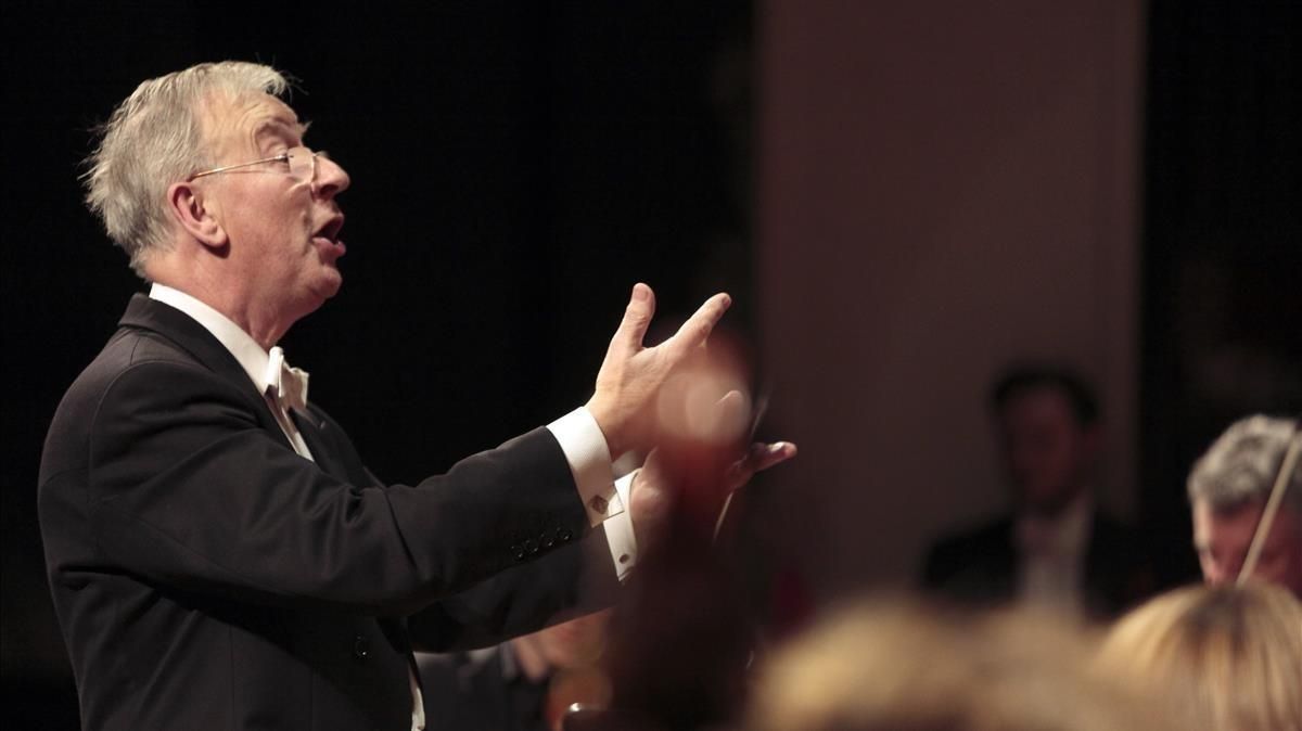 Higginbottom, dirigiendo ’El Mesías’ de Händel en el Palau de la Música. Higginbottom, dirigiendo ’El Mesías’ de Händel en el Palau de la Música.