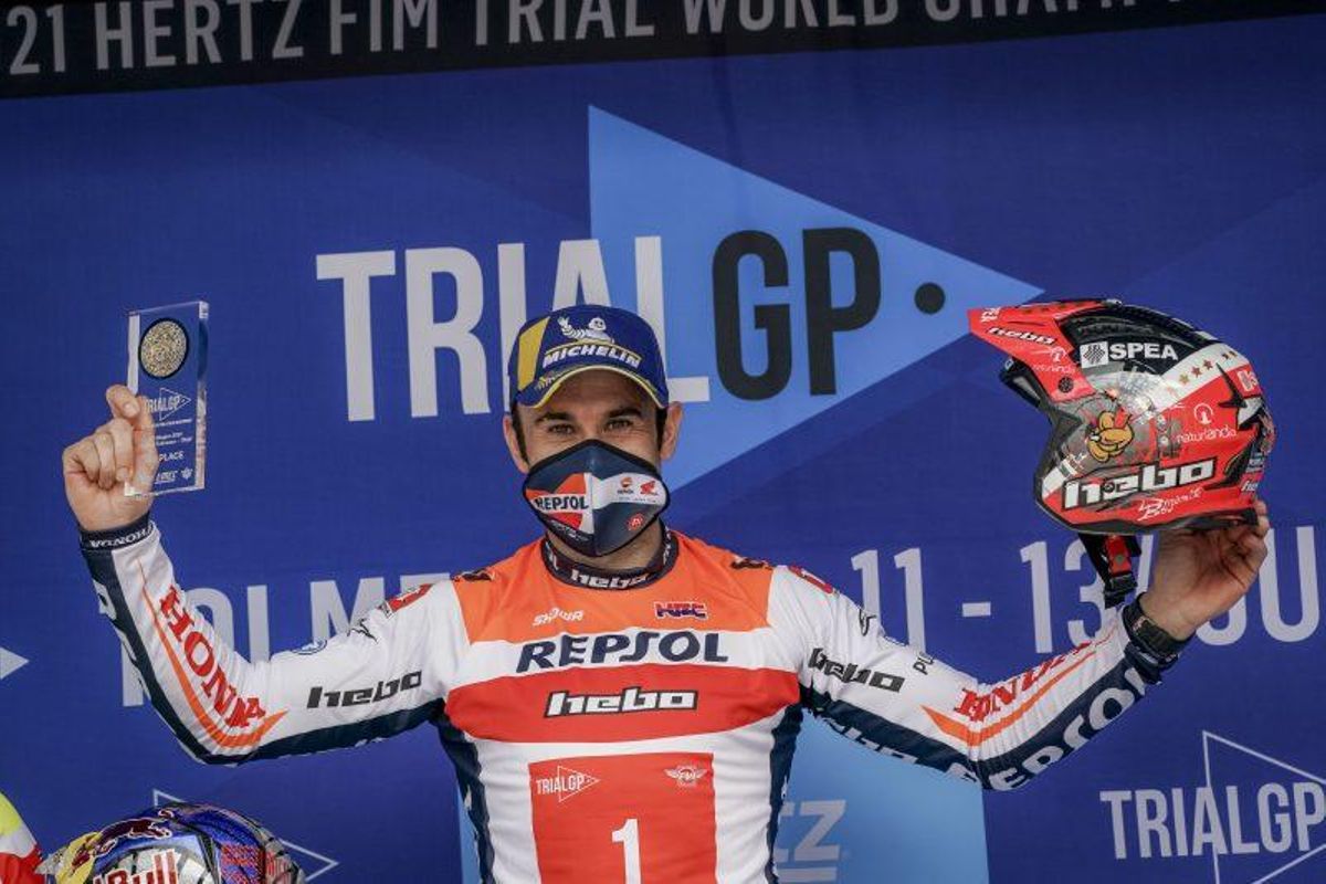 El catalán Toni Bou, feliz tras conseguir, hoy, su título mundial nº 29 de trial. El catalán Toni Bou, feliz tras conseguir, hoy, su título mundial nº 29 de trial.