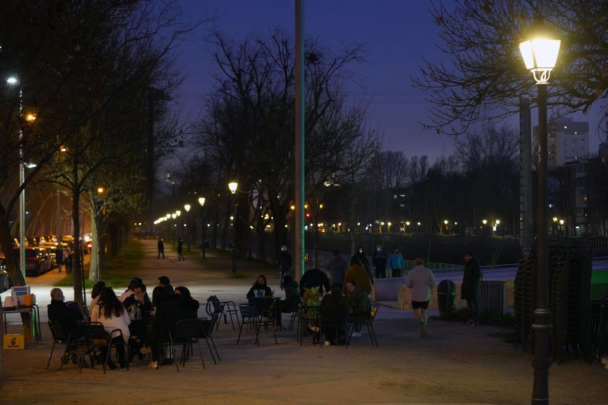 Entrada en vigor las nuevas restricciones en Madrid por el Covid que afecta a la ampliación de horario de negocios y hostelería así como el toque de queda. Entrada en vigor las nuevas restricciones en Madrid por el Covid que afecta a la ampliación de horario de negocios y hostelería así como el toque de queda.