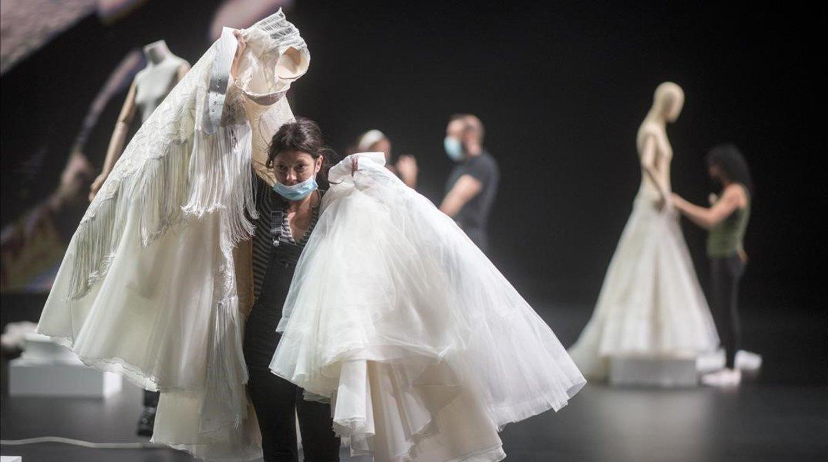 Maniquís con los vestidos de novia de la firma Yolancris que se verán (’on line’) en la Valmont Barcelona Bridal Fashion Week, que comienza este viernes.