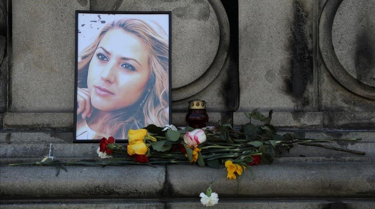 Ofrenda floral en homenaje a la periodista Viktoria Marinova, fallecida en la ciudad búlgara de Ruse. Ofrenda floral en homenaje a la periodista Viktoria Marinova, fallecida en la ciudad búlgara de Ruse.